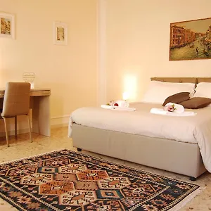 cozy-quiet-venice-guglie-apartment.hotelinveneto.com/